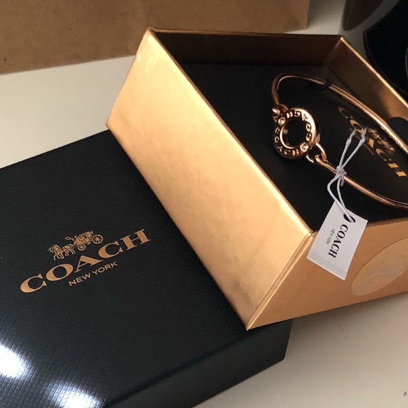🎀 Coach Open Circle Rose-gold Bangle - Picture 6 of 8